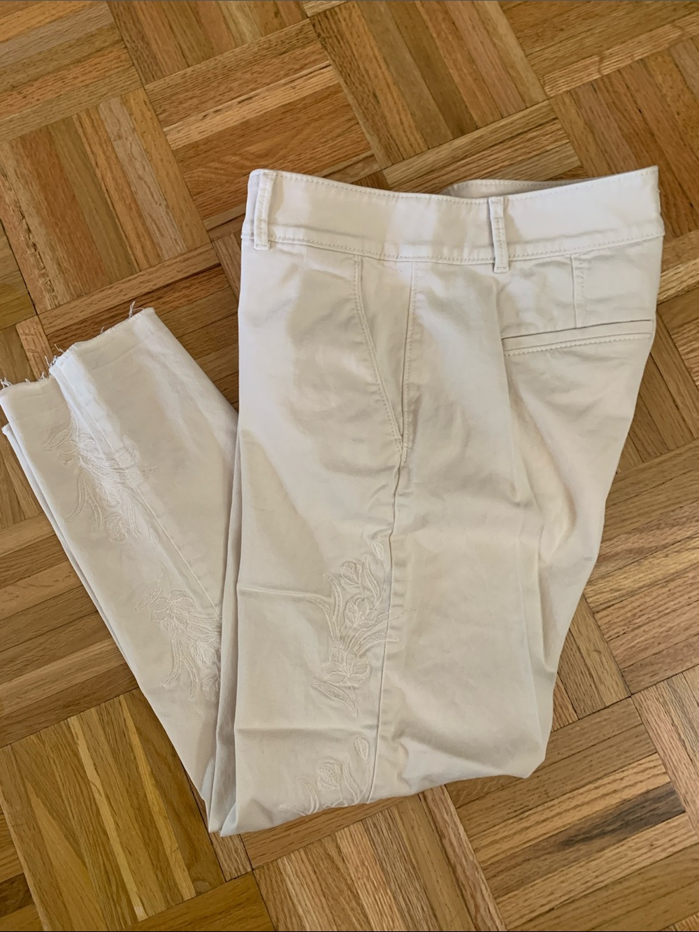 LOFT Embroidered Khaki Ankle Pants w/ Raw Hem Women’s Size 4 NWOT